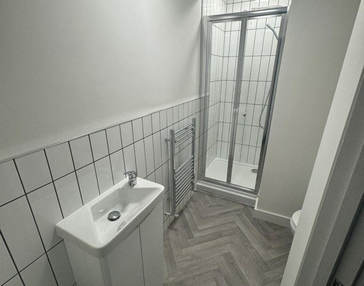 Ensuite 1 - 29 Bath