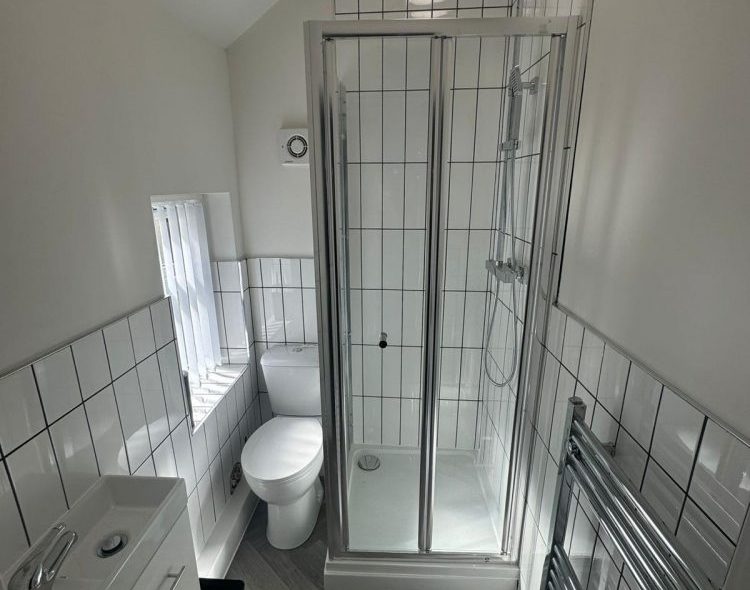 Ensuite 2 - 29 Bath