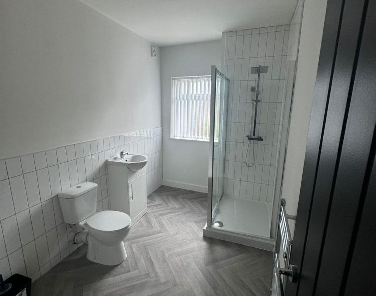 Ensuite 3 - 29 Bath